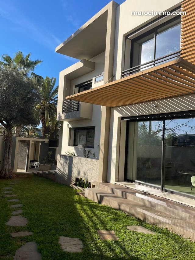 Somptueuse villa à louer à Longchamps Hay Al Hanâa. Superficie 600 m². Meublé — 3