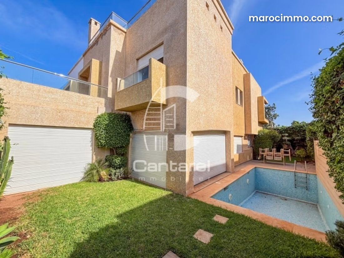Villa de charme à vendre à Dar Bouazza avec piscine et jardin — Dar Bouazza