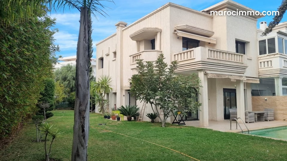 Magnifique villa meublée à louer à Bouskoura