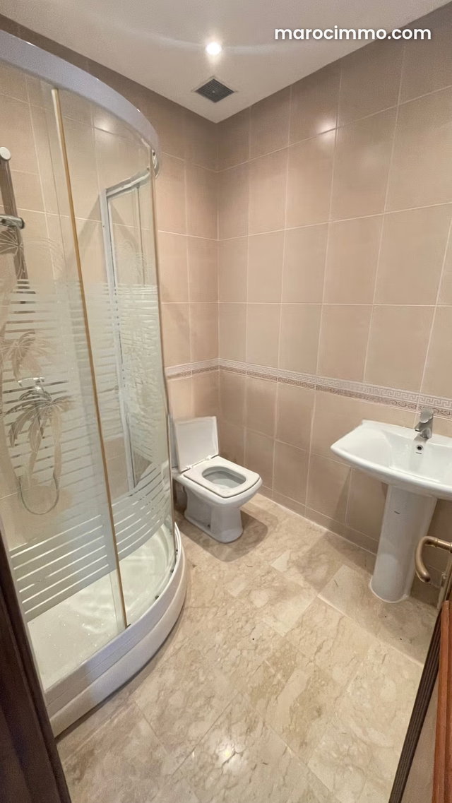 Magnifique villa à vendre à Souissi. 5 belles chambres. Salon Marocain, sécurité — 3