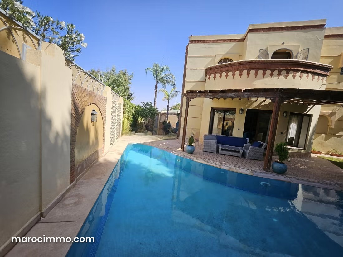 Traditional 620 sqm Villa with Pool and Hammam, Marrakech — Marrakesh
