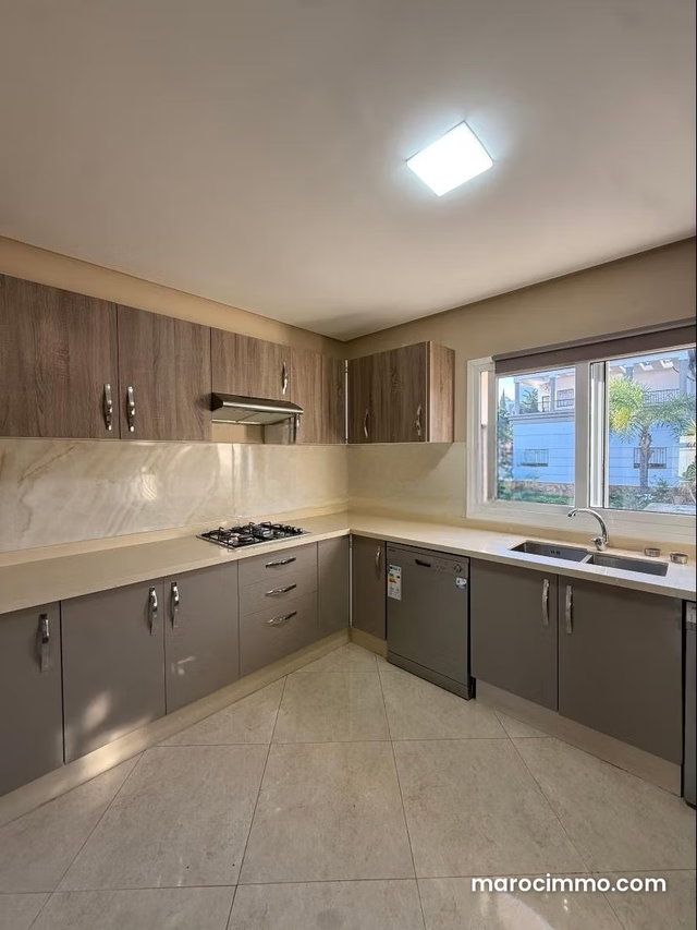 Location d'un appartement à Jbel Kbir. Surface de 170 m² 4 chambres 3 salon — 3