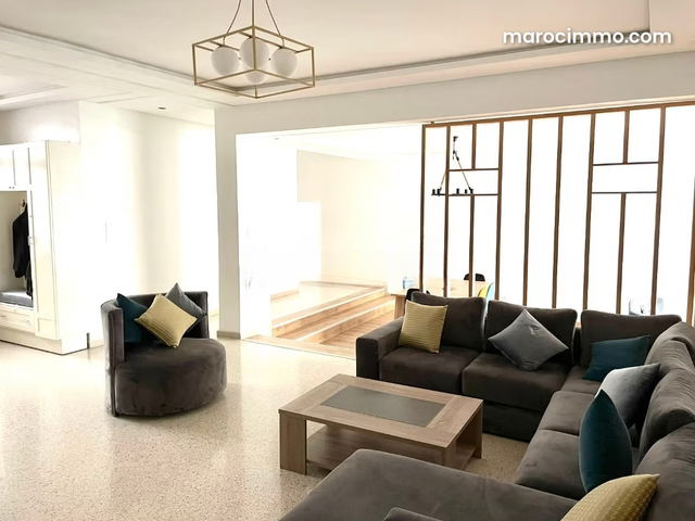 Louez cet appartement à Racine. 4 pièces. Meublé — الدار البيضاء