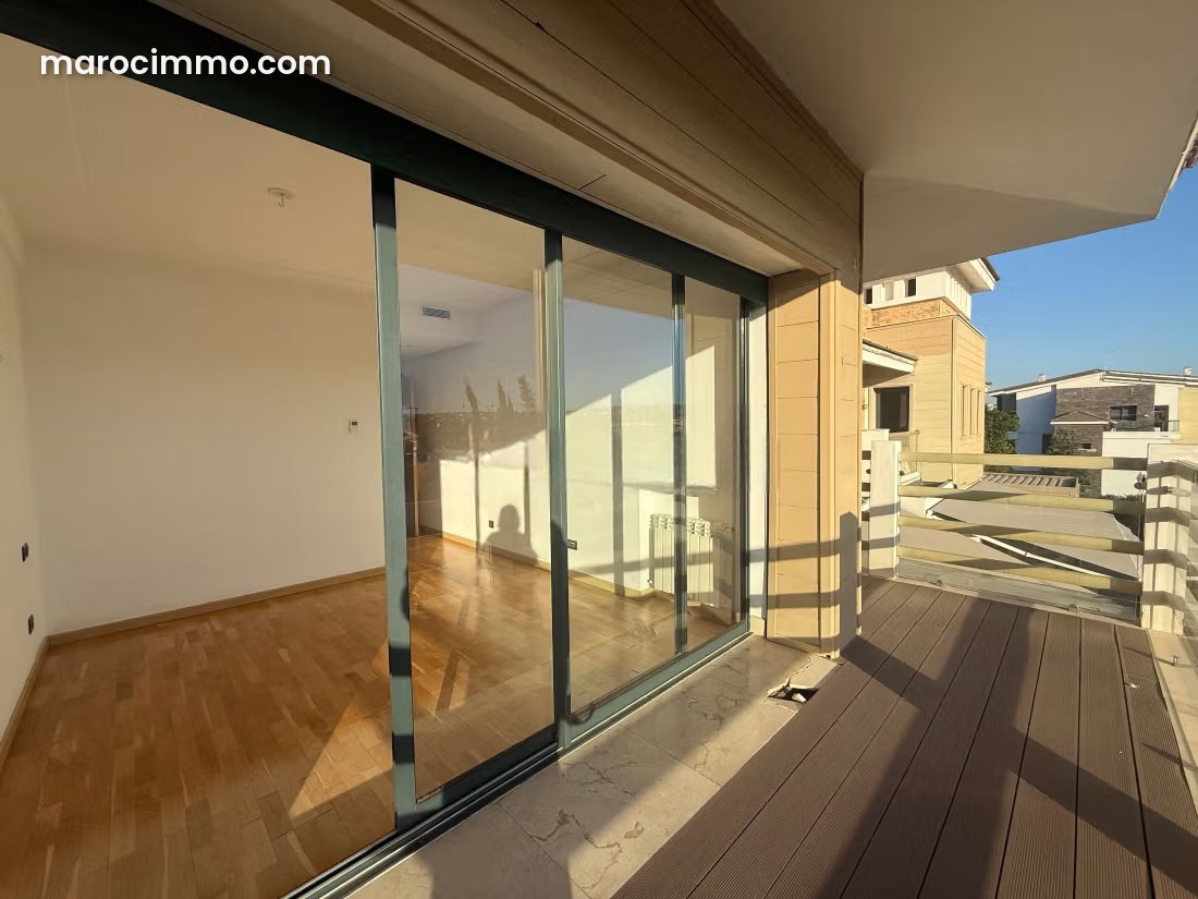 Grand appartement avec terrasse à louer à Ville Verte Bouskoura — Bouskoura