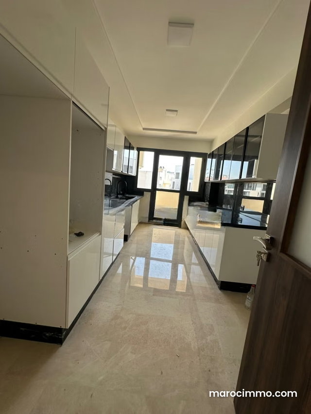 Bel appartement en location à Les princesses. 3 belles chambres. Porte blindée et résidence sécurisée — 2