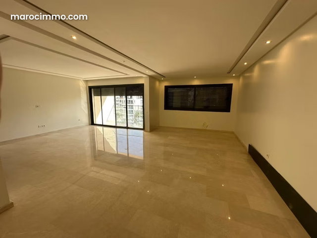 Bel appartement en location à Les princesses. 3 belles chambres. Porte blindée et résidence sécurisée — 3