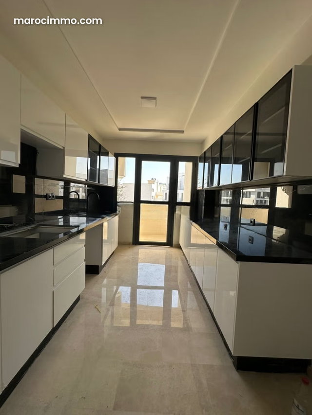 Bel appartement en location à Les princesses. 3 belles chambres. Porte blindée et résidence sécurisée — 4