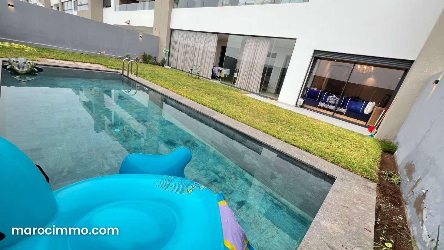 168 sqm apartment with private garden and pool, Dar Bouazza — Dar Bouazza