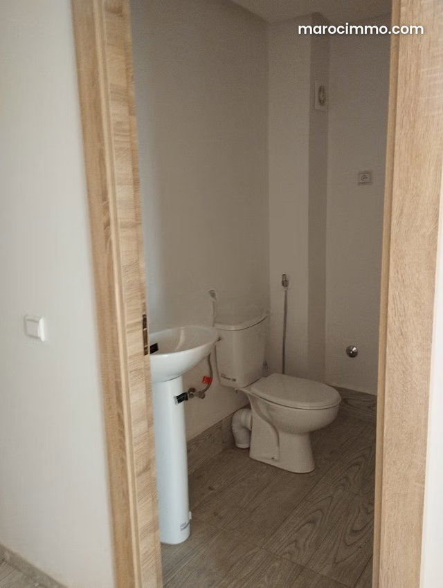 Bureaux à l'achat à Route de Safi. Surface de 70 m². Porte blindée et résidence sécurisée — 5