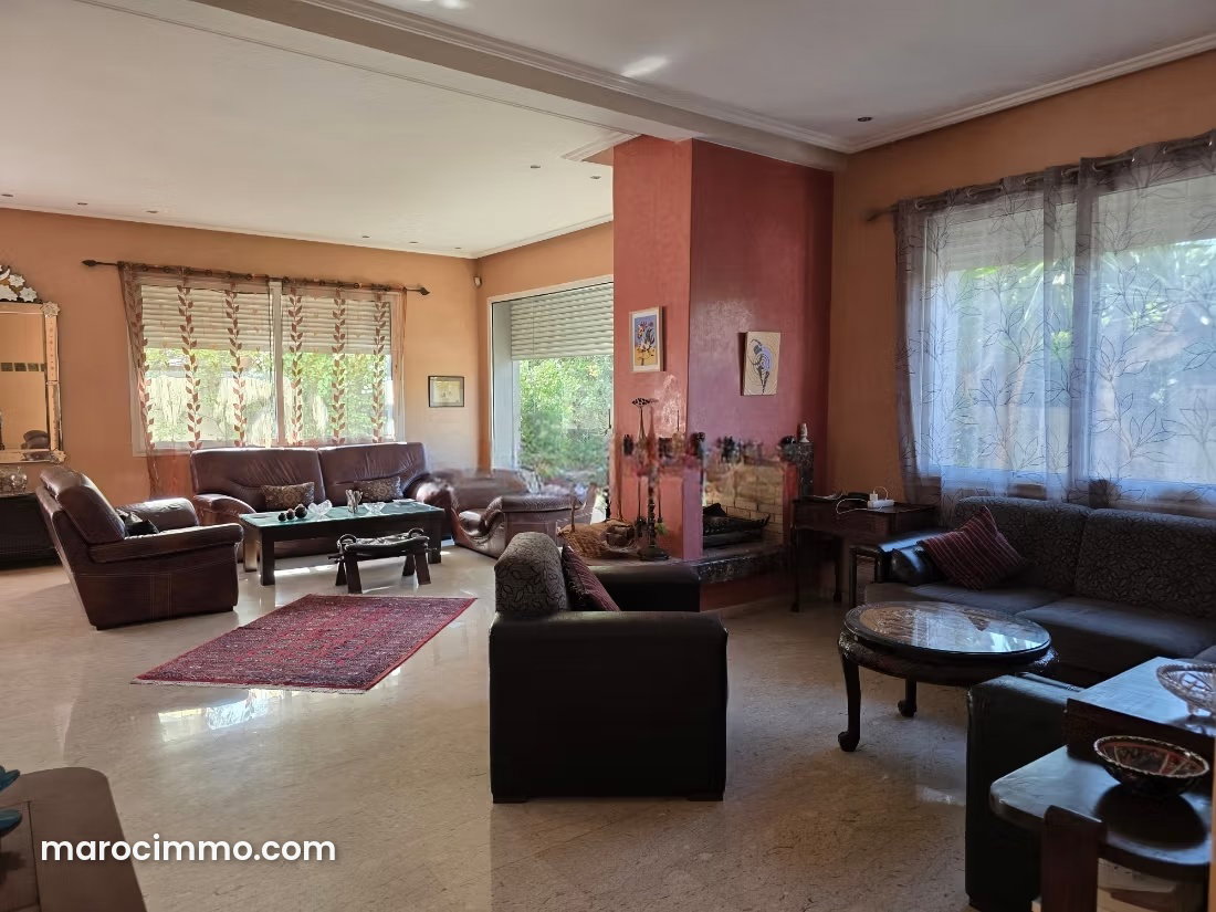 Local commercial 449 m², 3 niveaux, C.I.L Casablanca — Casablanca