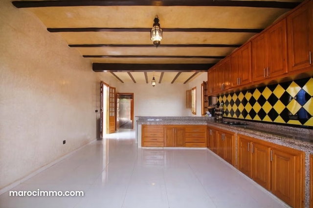 Villa de luxe à louer à Agafay. 6 chambres. Résidence avec concierge, climatisation générale — 5