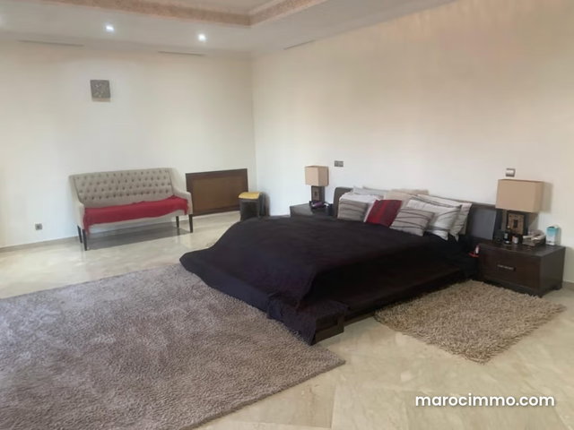 Maison de luxe à vendre à Ennakhil Palmeraie. 4 chambres agréables — 5