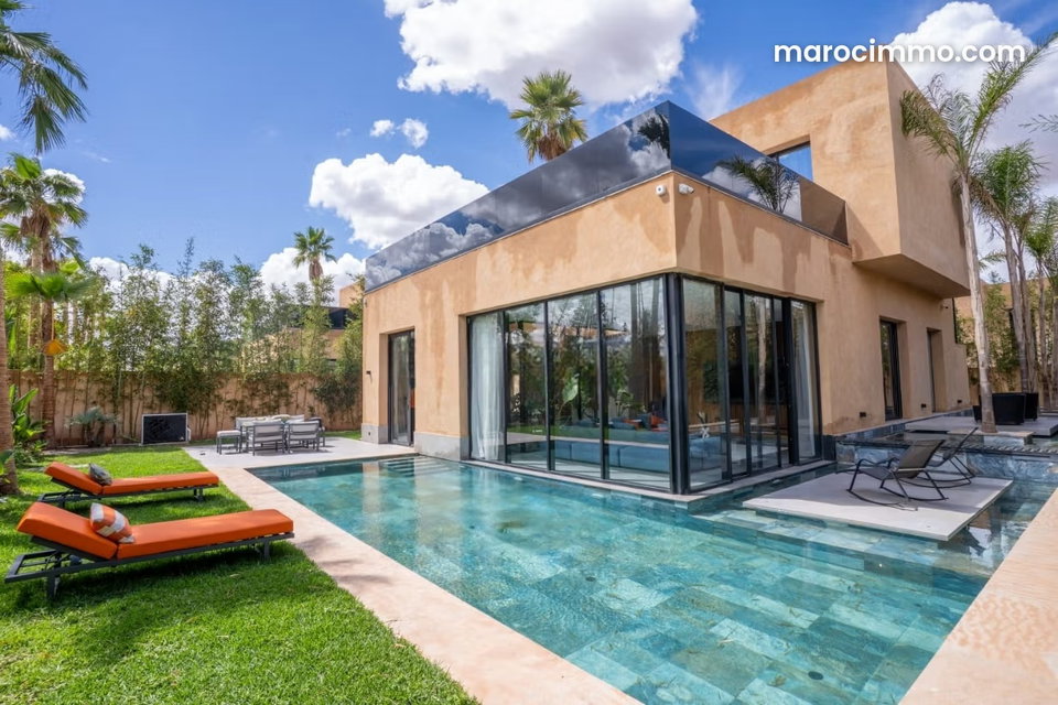 Somptueuse villa à vendre à Route de l'Ourika. Superficie 360 m². Meublé