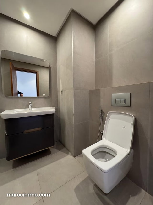 Appartement à Louer. Souissi — 3