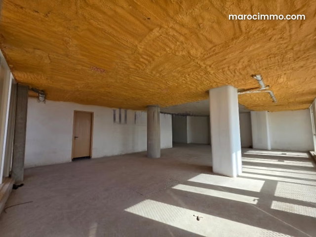 Office for rent 177m² shell & core 3 parking spaces — 2