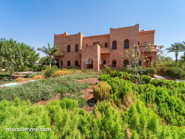 Magnifique villa à vendre à Marrakech. 12 belles chambres. Bien meublé — 3