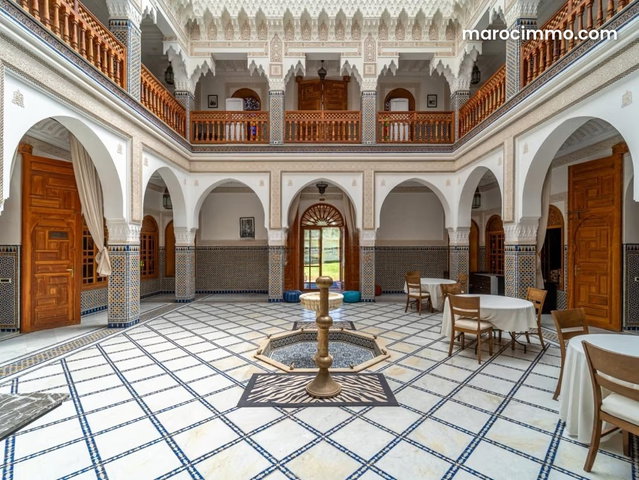 Magnifique villa à vendre à Marrakech. 12 belles chambres. Bien meublé — 5