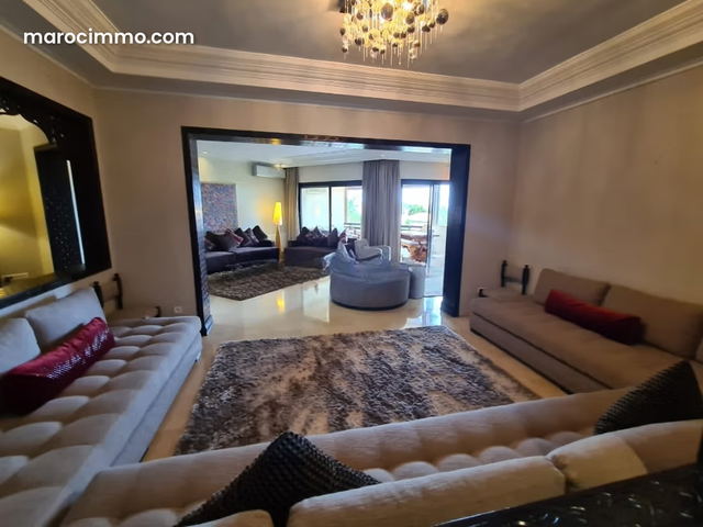 Vue mer dans une résidence avec piscine et jardin à louer ain diab — Casablanca