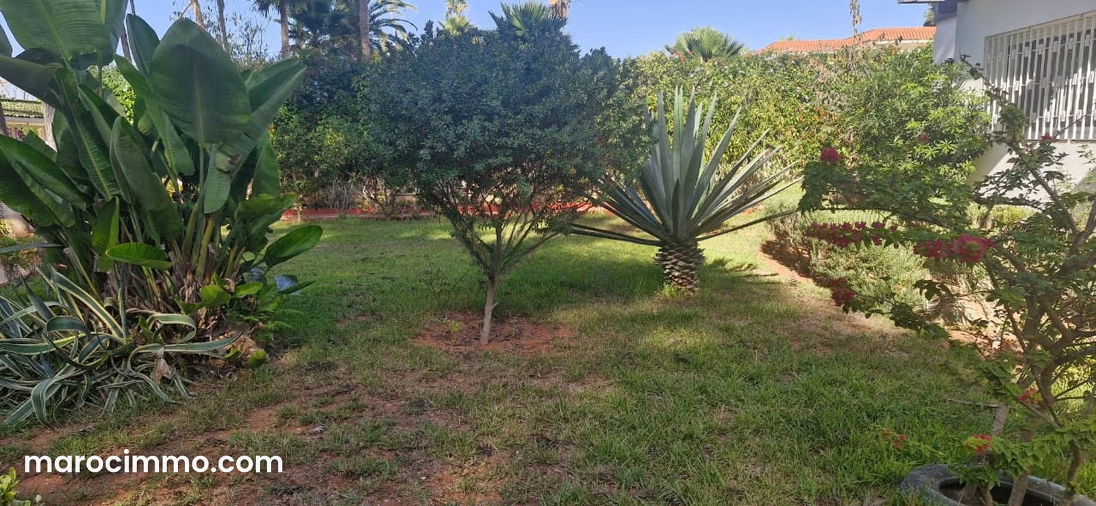 2,000 sqm Villa with Swimming Pool and Garden, Souissi, Rabat — Rabat