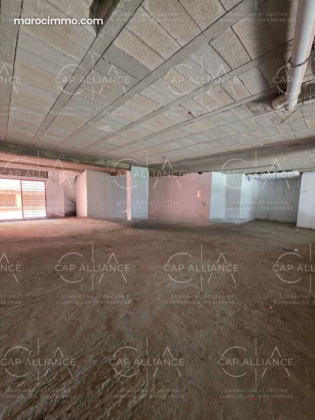 À Vendre: Local Commercial – 455 m² RDC Mezzanine — 3