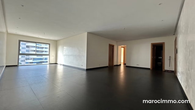 Apartment for Sale in Ain Diab Extension. 3 Large Rooms. Parking — 2