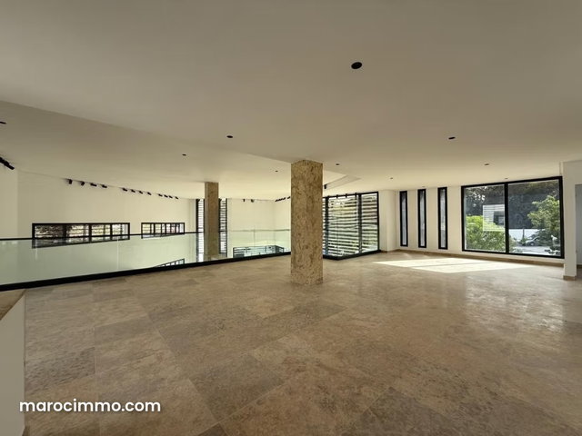 Local commercial pour location Agdal. Surface de 1000 m². Porte sécurisée et chauffage central — 2