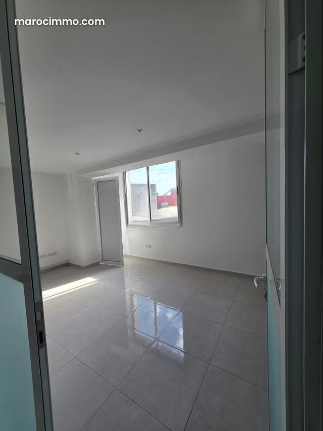 Location de bureaux en Centre. Surface totale 75 m² — 5