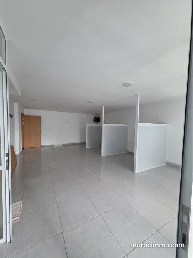 Location de bureaux en Centre. Surface totale 75 m² — Tanger