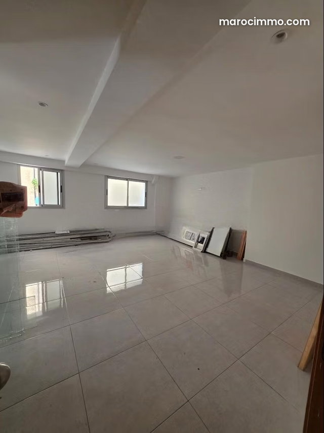 Bureaux à louer en Centre. Superficie 90 m² — 3