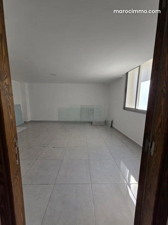 Bureaux à louer en Centre. Superficie 90 m² — 2
