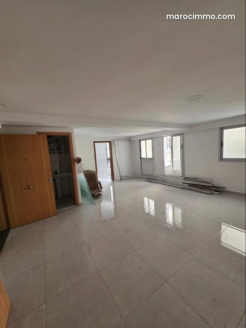 90 m² Office in the Heart of Tangier City Centre, Unobstructed Views on the 5th Floor — Tangier