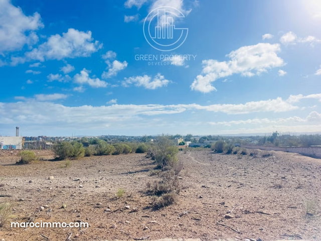 Terrain titré de 2050 m² à Ghazoua — 2