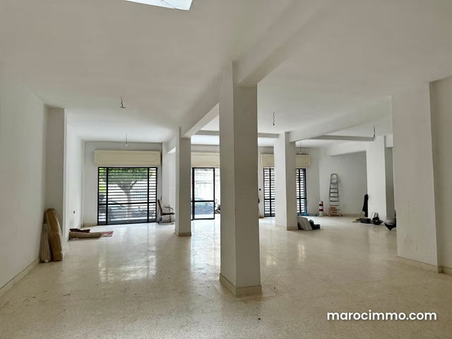 Location — Local commercial à place mozart — Tanger