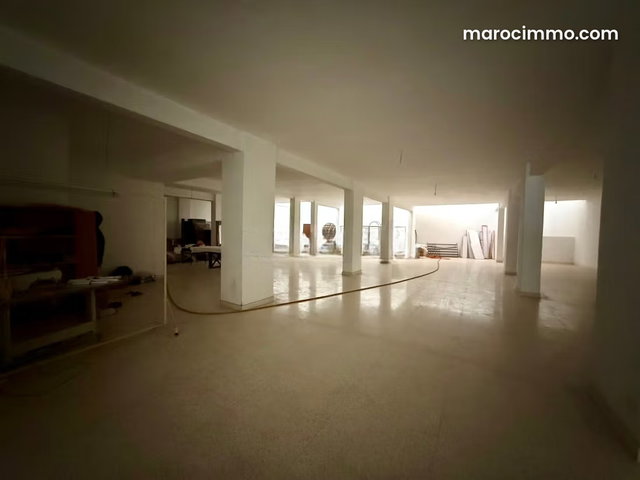 Location — Local commercial à place mozart — 3