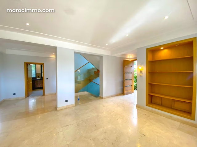 Superbe villa à louer à Ville Verte. 6 grandes pièces. Double vitrage et porte blindée — 2