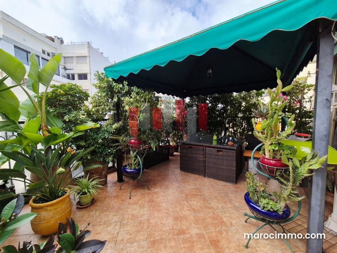 Apartment with Terrace and Garage in the Heart of Racine, Casablanca — Casablanca