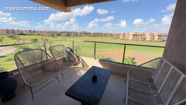 Appartement joliment meublé dernier étage vue golf — 2