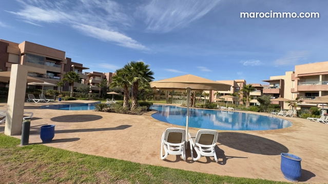Appartement joliment meublé dernier étage vue golf — Marrakech