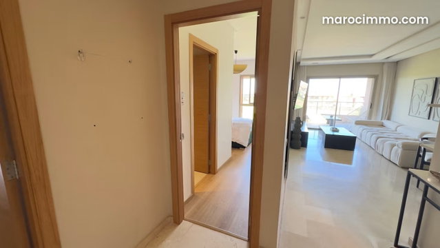 Appartement joliment meublé dernier étage vue golf — 3