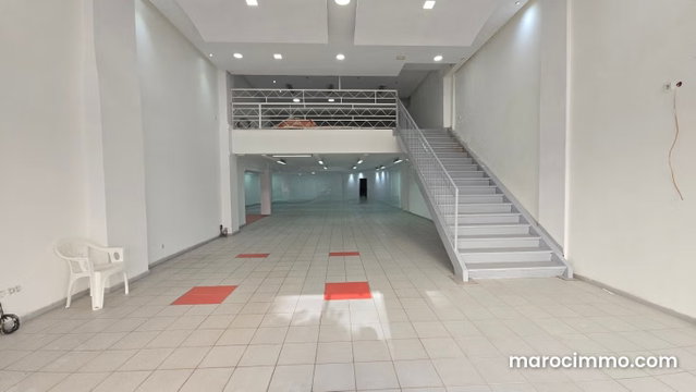 Magnifique local commercial pnein boulevard — 2