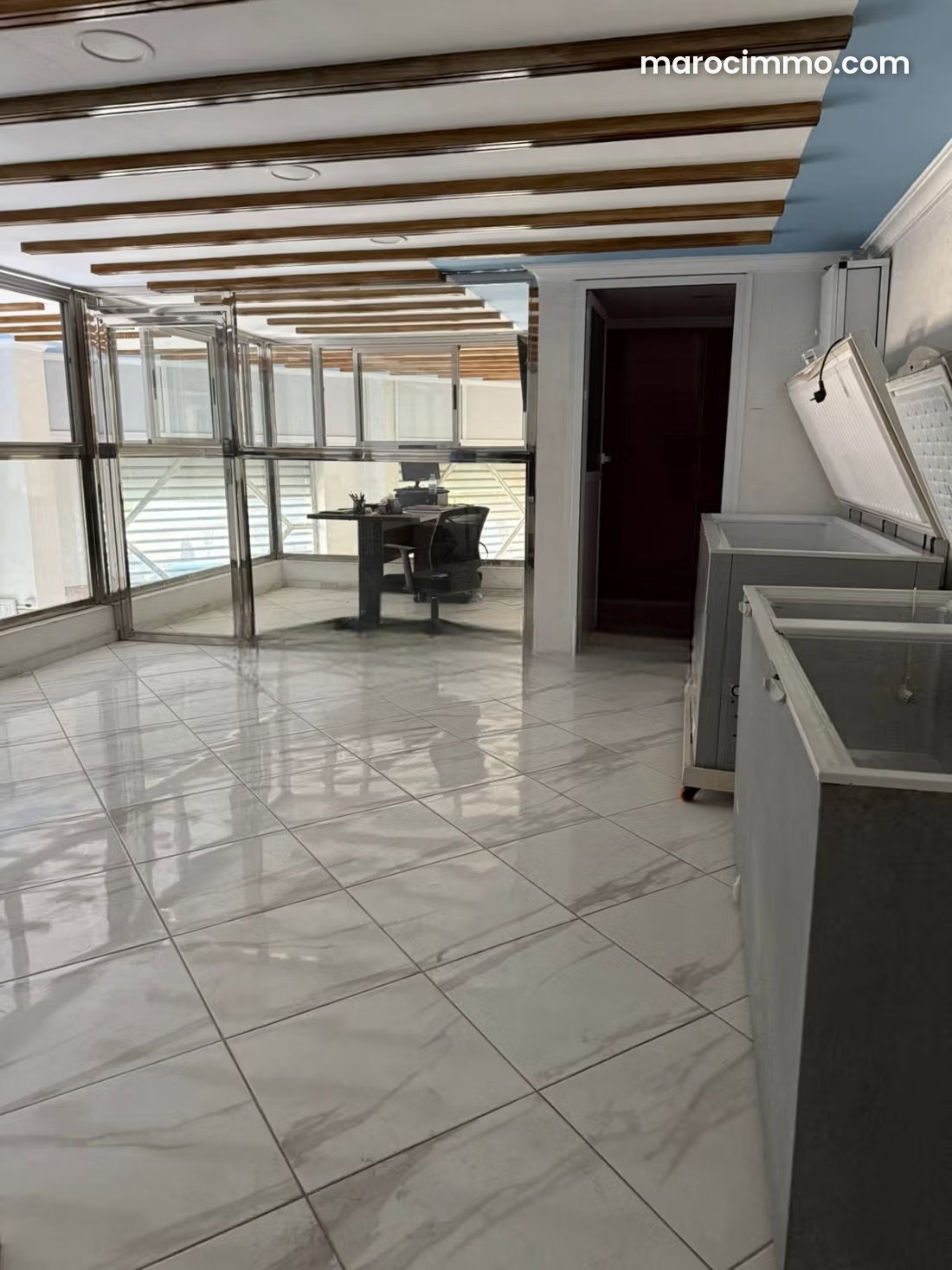 محل تجاري استراتيجي للإيجار بوسط طنجة — طنجة