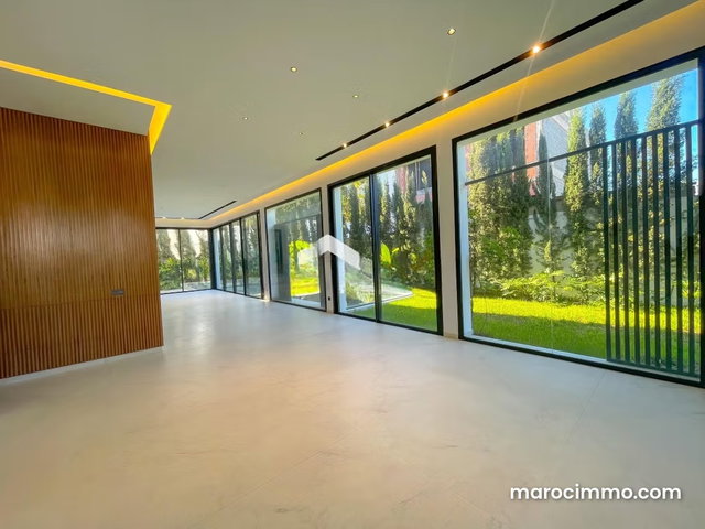 Ain Diab, luxury villa with a beautiful terrace and garden — 2