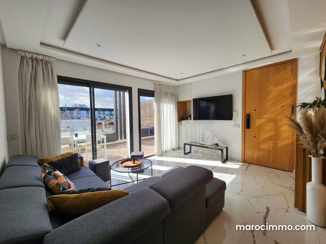 87 sqm Apartment with Terrace, Top Floor, Derb Ghallef — Casablanca