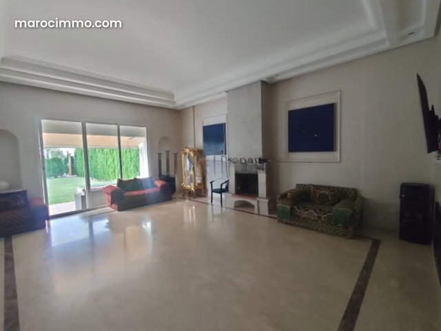 Villa t5 vide – 4 ch. – Piscine – rés. Sécurisée — 4