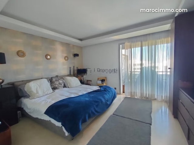 T4 de 200 m² – 3 chambres ch. Perso – terrasse — 2