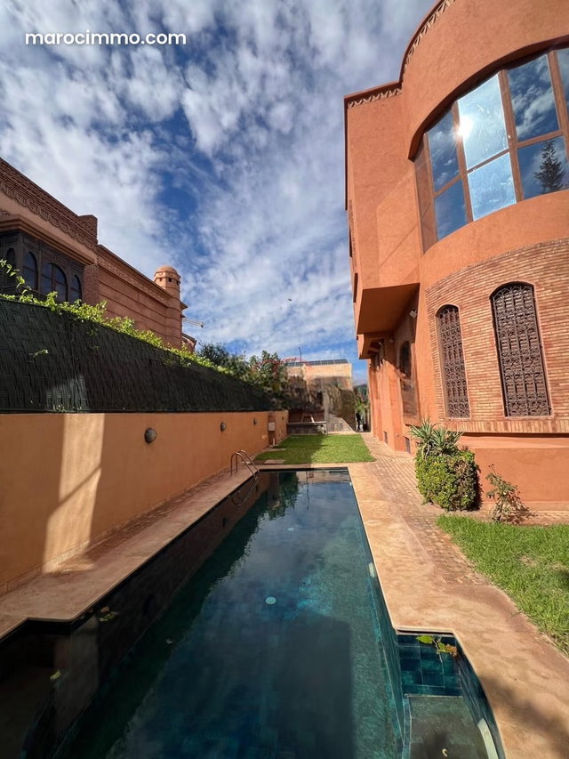 Vente Villa à route d'amezmiz — 2