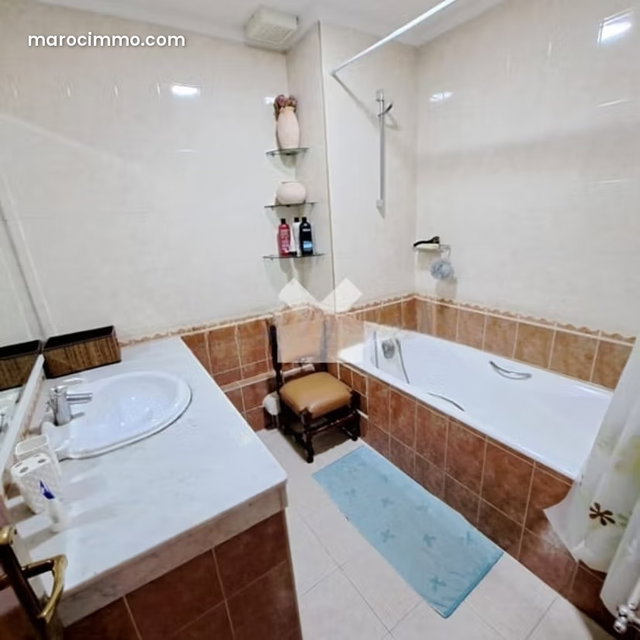 Appartement à Vendre de 177.0 m² à Casablanca, Val Fleuri — 2