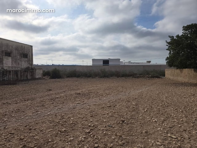 Terrain titré D2 – 3000 m², lots de villas — 2