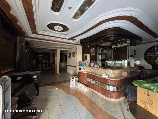 Local commercial à vendre à Oulfa. Superficie 120 m². Porte sécurisée — 3