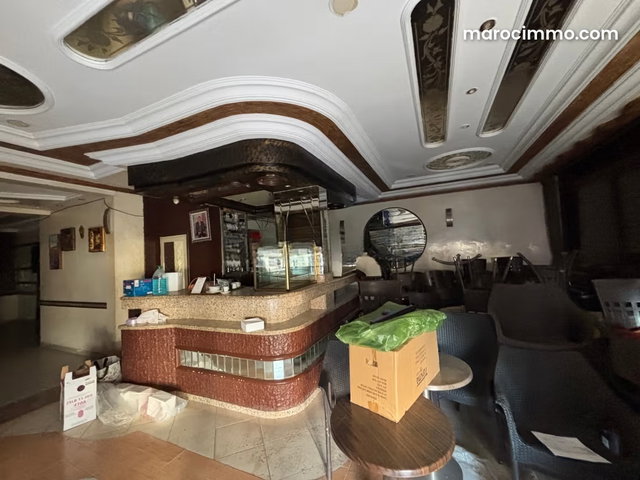 Local commercial à vendre à Oulfa. Superficie 120 m². Porte sécurisée — 2